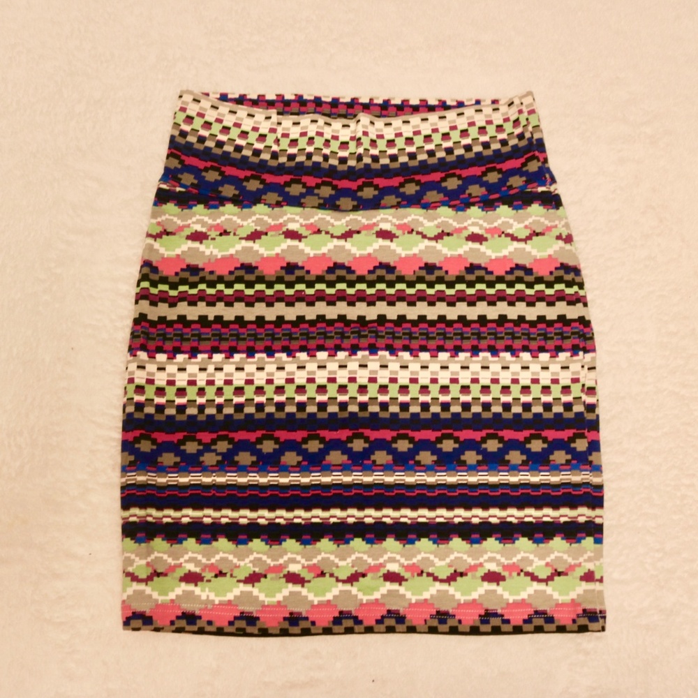 Purple Blue Pattern Tight-Knit Skirt Size Small